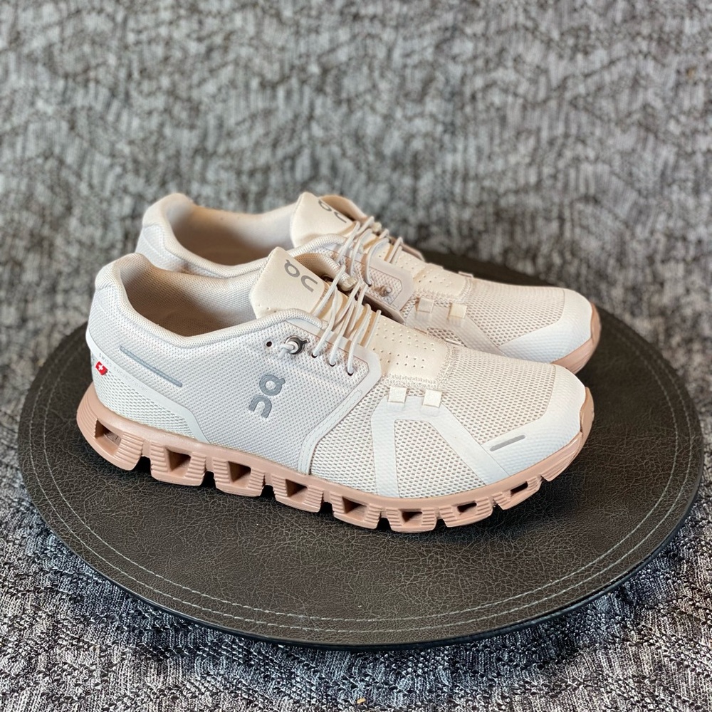 ON Cloud 5 Running Shoes Women's 9 Sand Rosebrown